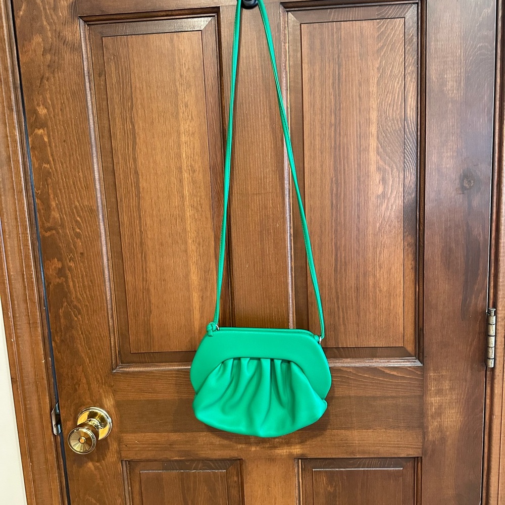 HUGE CLEAROUT! Kelly Green Vegan Crossbody Clutch